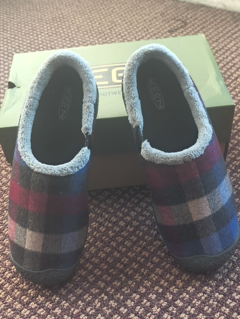 Keen Women's Plaid Slip-On Slippers - Multi-Color plaid, Sz 9 NWT - Picture 4 of 10